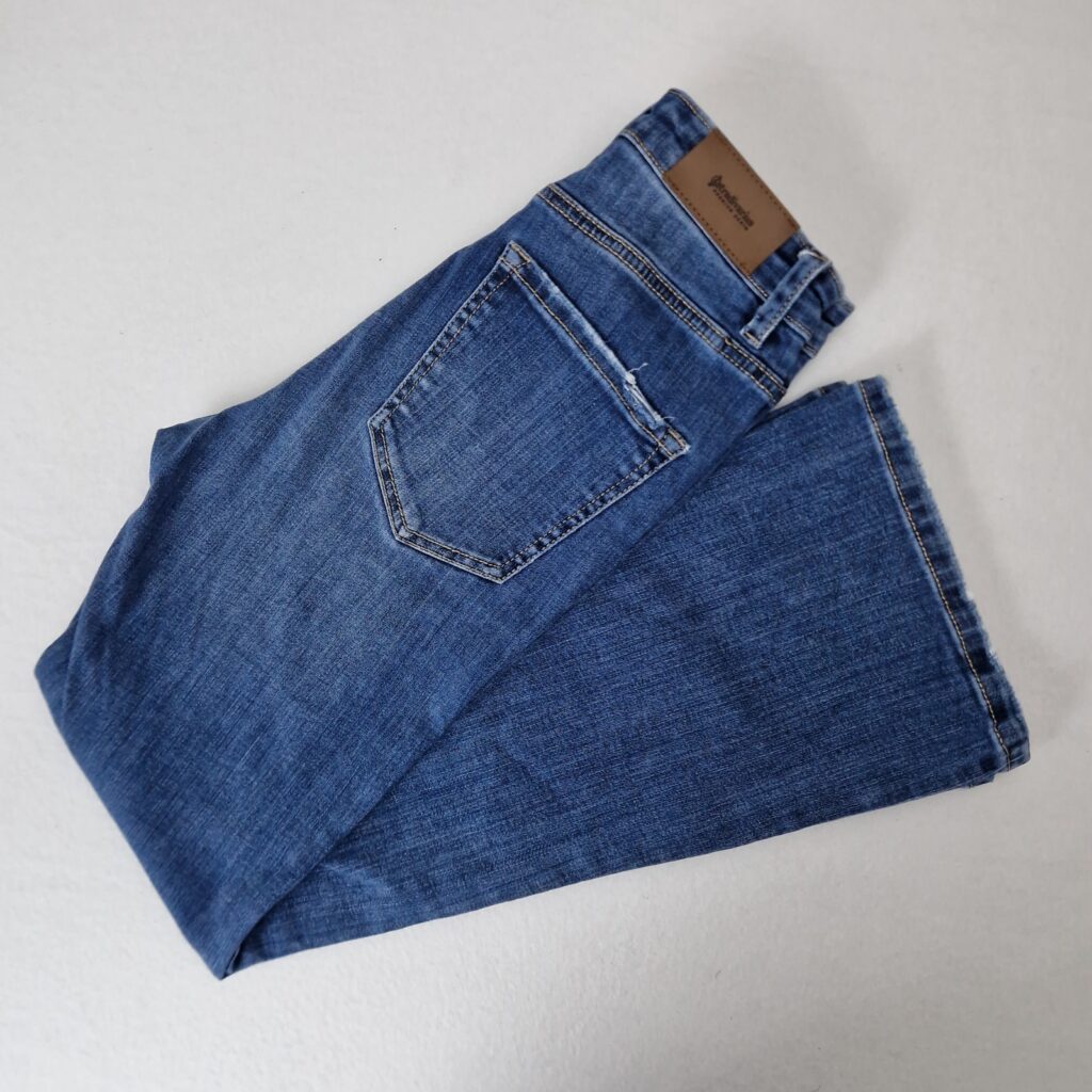 Stradivarius Womens Blue Denim Cropped Flare Stretch Jeans Size 34